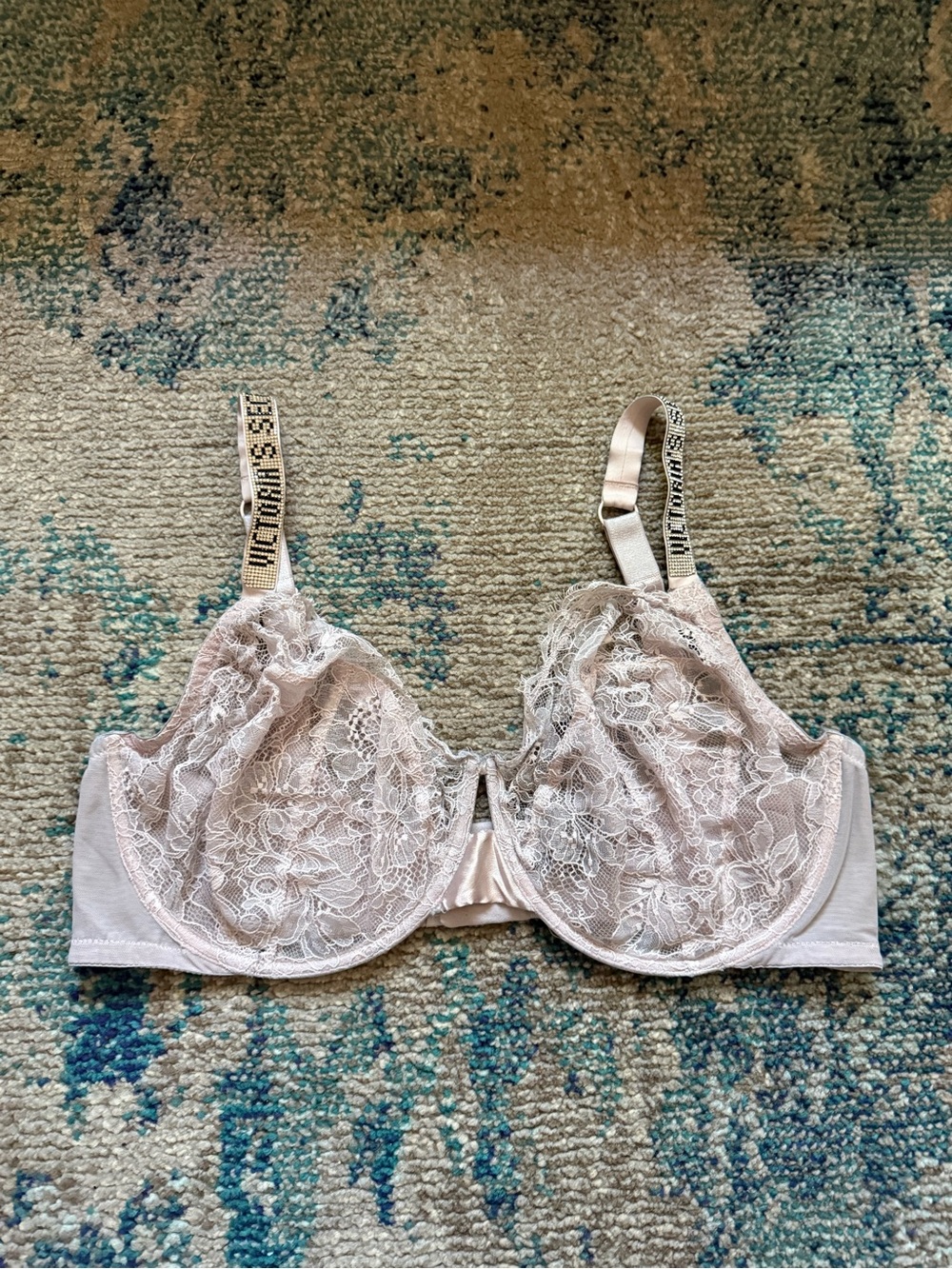 Victoria's Secret Lace Underwire Bra - Light Pink